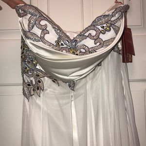 NWT Bicici & Coty XL Ivory embellished gown
